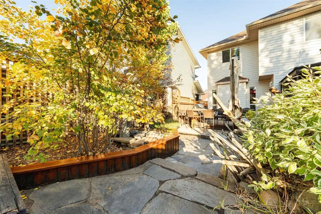 339 Bridlewood Court SW