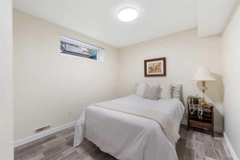 339 Bridlewood Court SW