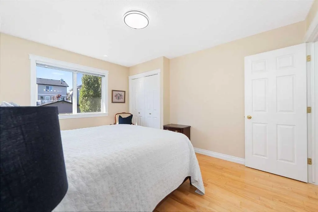 339 Bridlewood Court SW