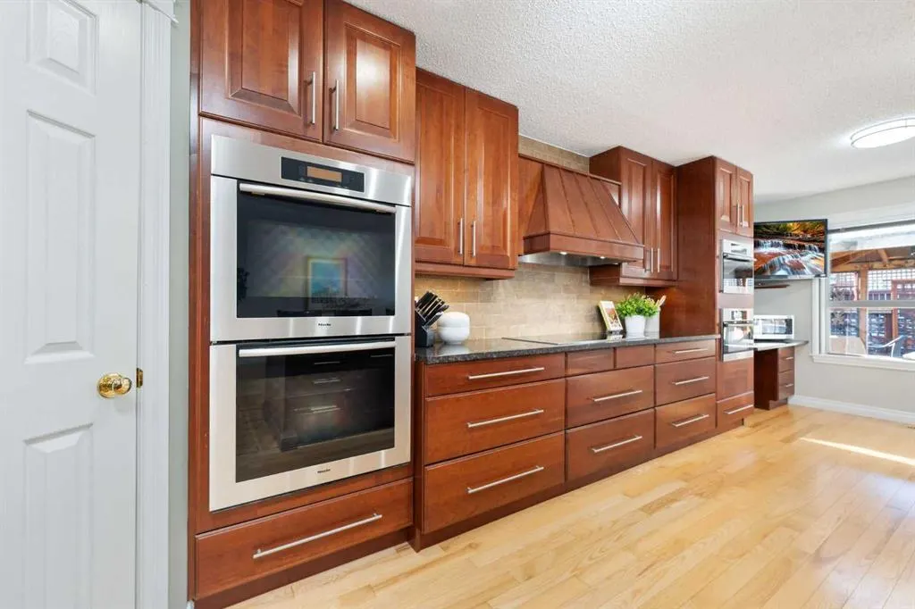339 Bridlewood Court SW