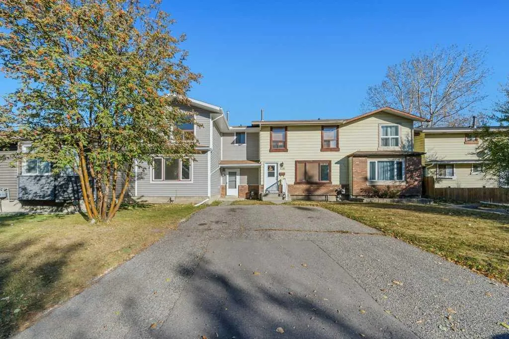 130 Pineset Place NE