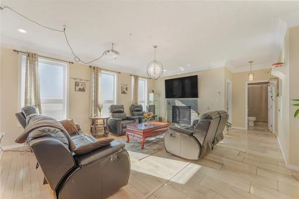 434072 Clear Mountain Drive E