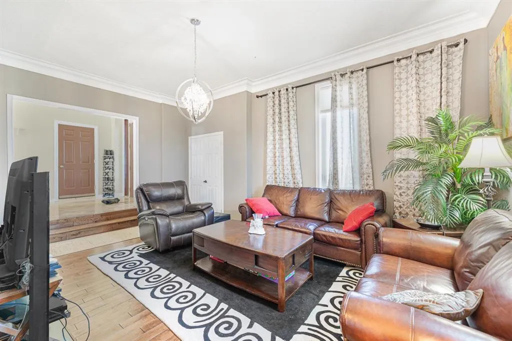 434072 Clear Mountain Drive E