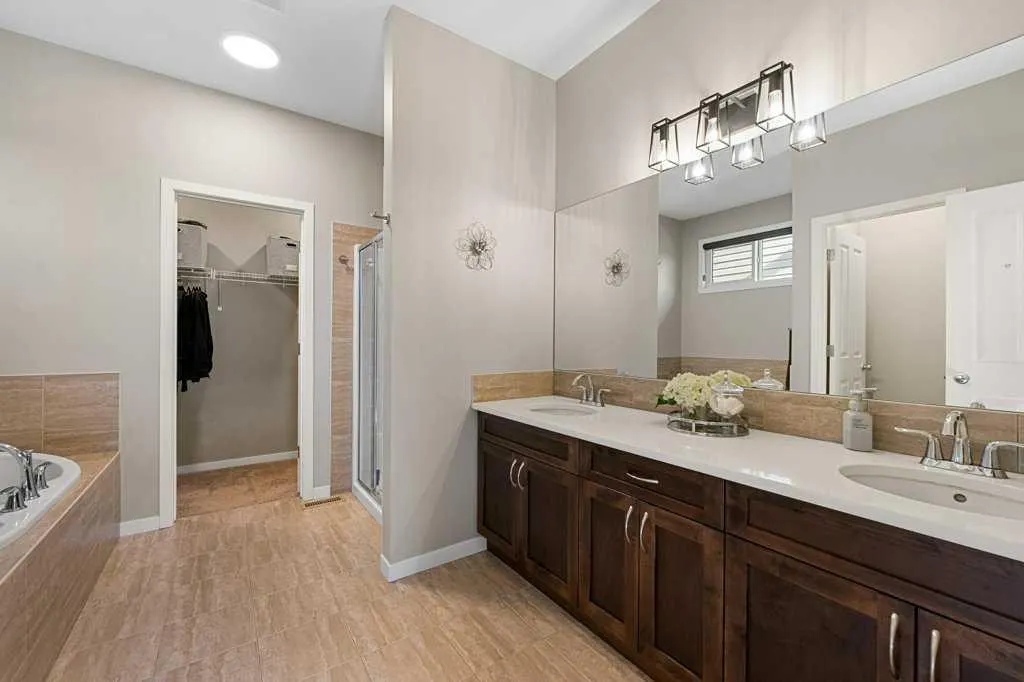 27 Cranford Crescent SE