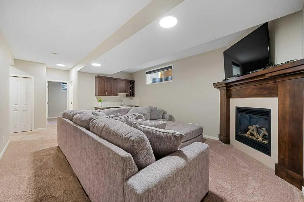 27 Cranford Crescent SE