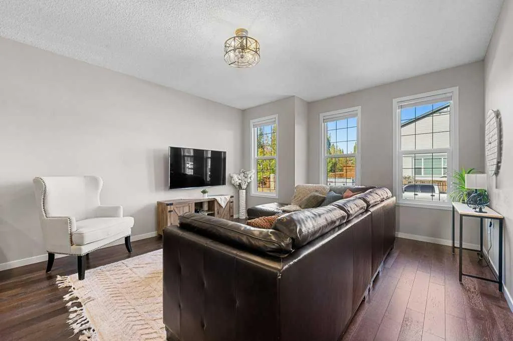 27 Cranford Crescent SE