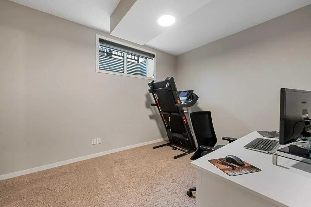 27 Cranford Crescent SE