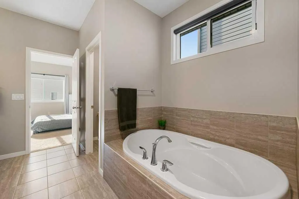 27 Cranford Crescent SE