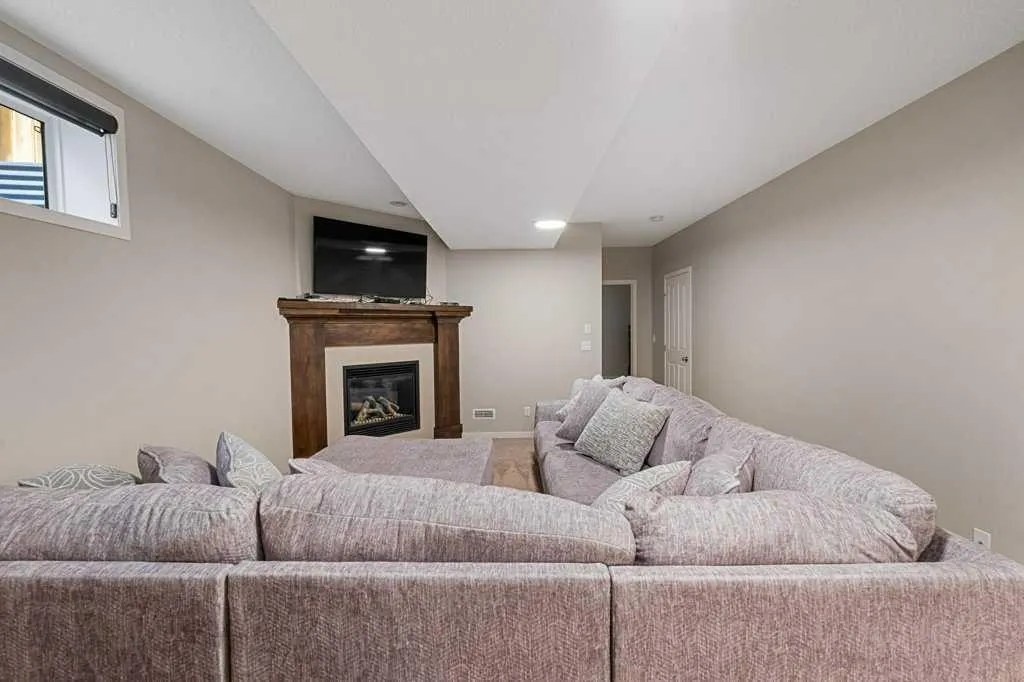 27 Cranford Crescent SE