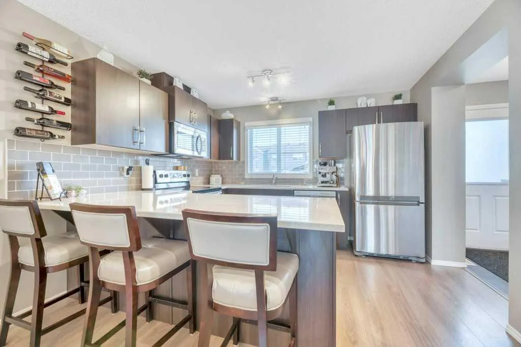 12 Skyview Point Crescent NE