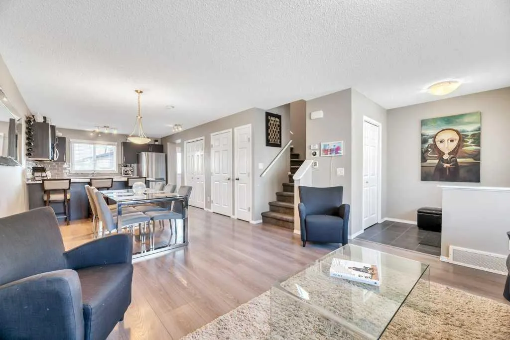 12 Skyview Point Crescent NE