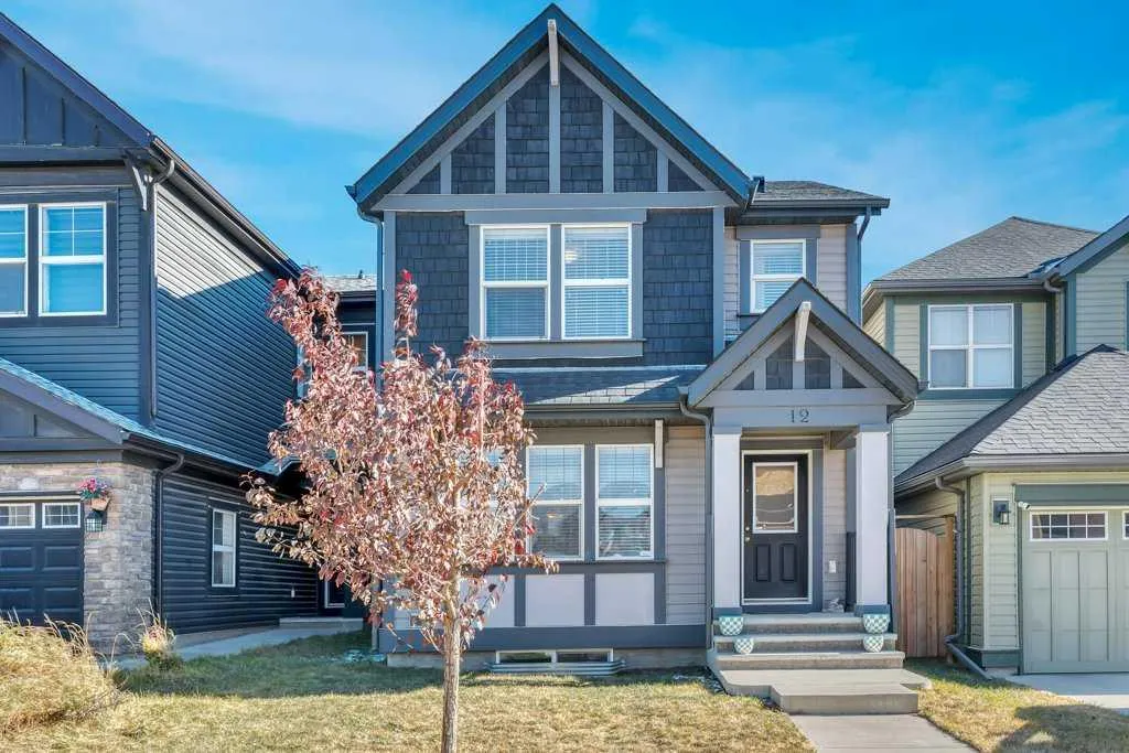 12 Skyview Point Crescent NE