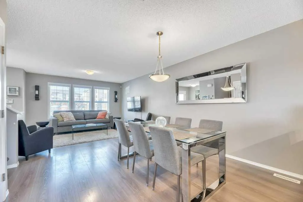 12 Skyview Point Crescent NE