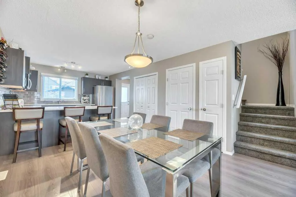 12 Skyview Point Crescent NE