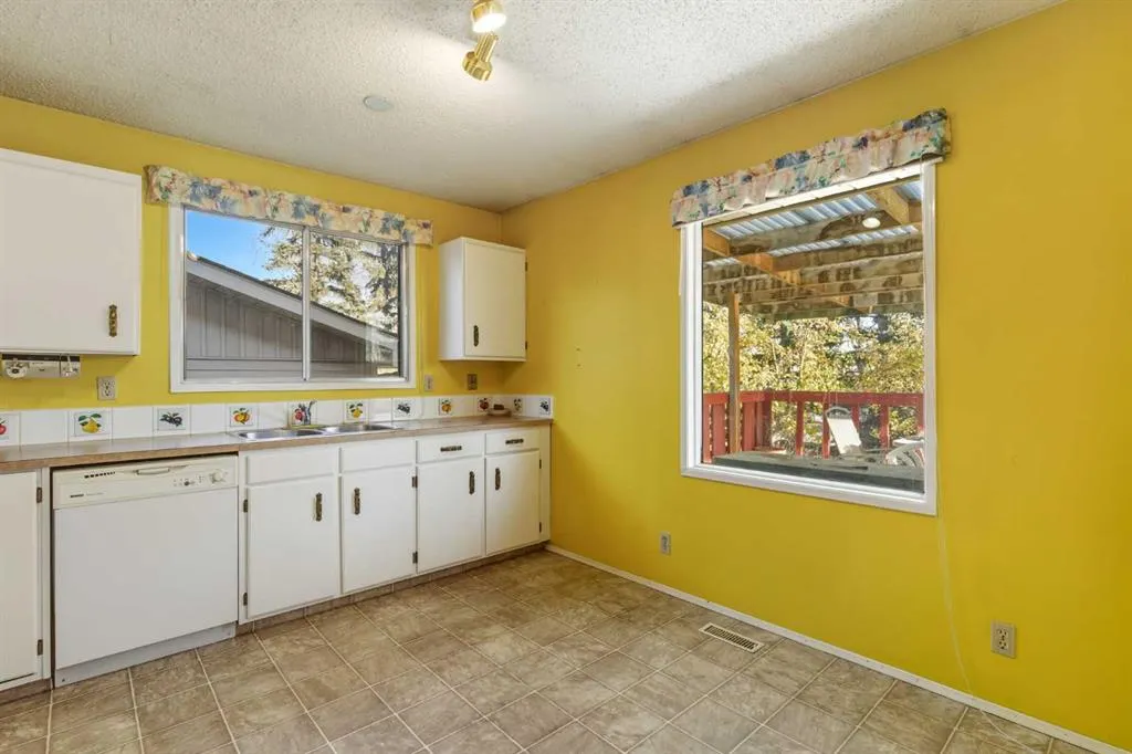 8 Ranchlands Crescent NW