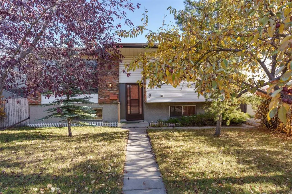 8 Ranchlands Crescent NW