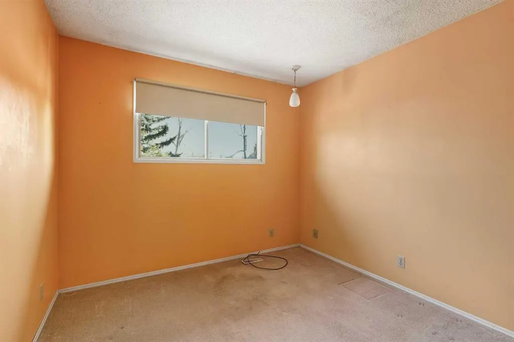 8 Ranchlands Crescent NW