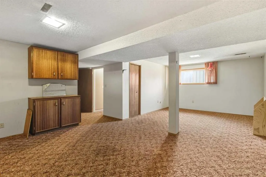 8 Ranchlands Crescent NW