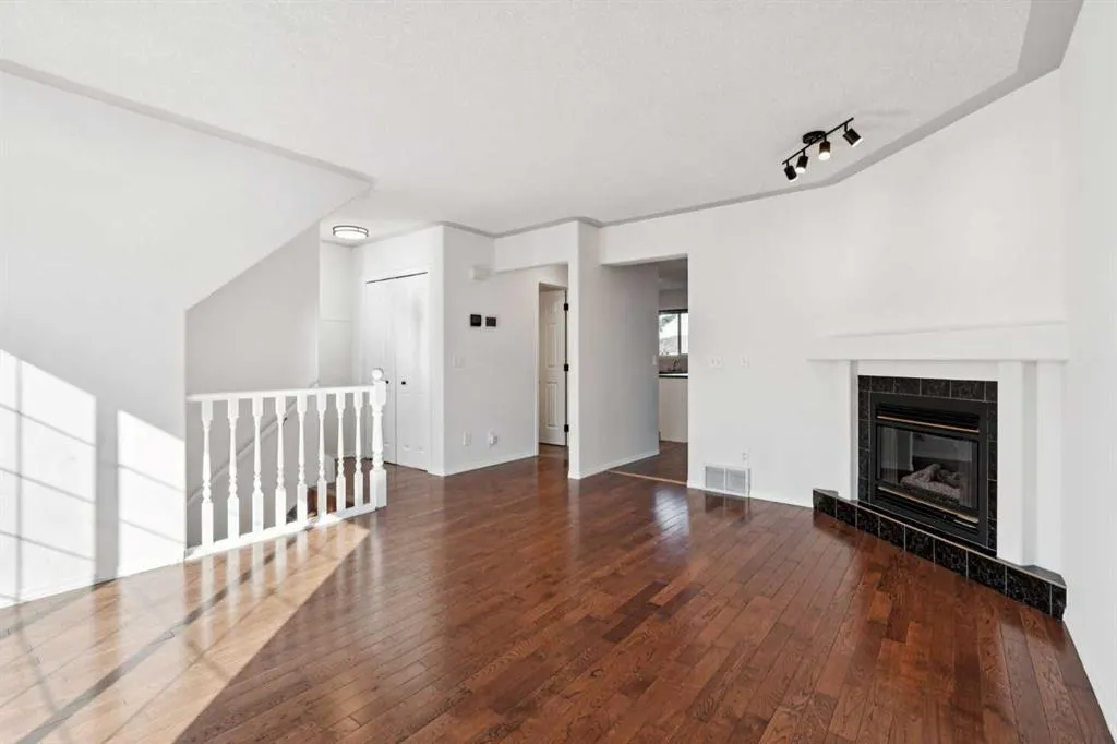 15 Rocky Ridge Gate NW, #19