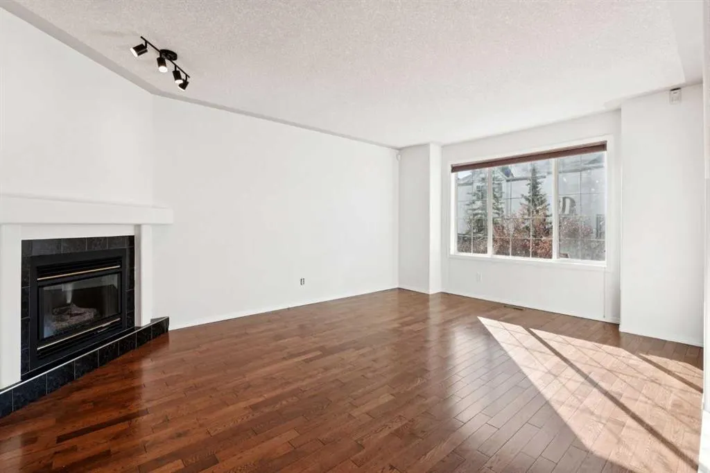 15 Rocky Ridge Gate NW, #19