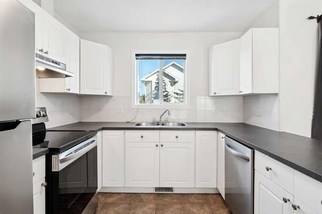 15 Rocky Ridge Gate NW, #19