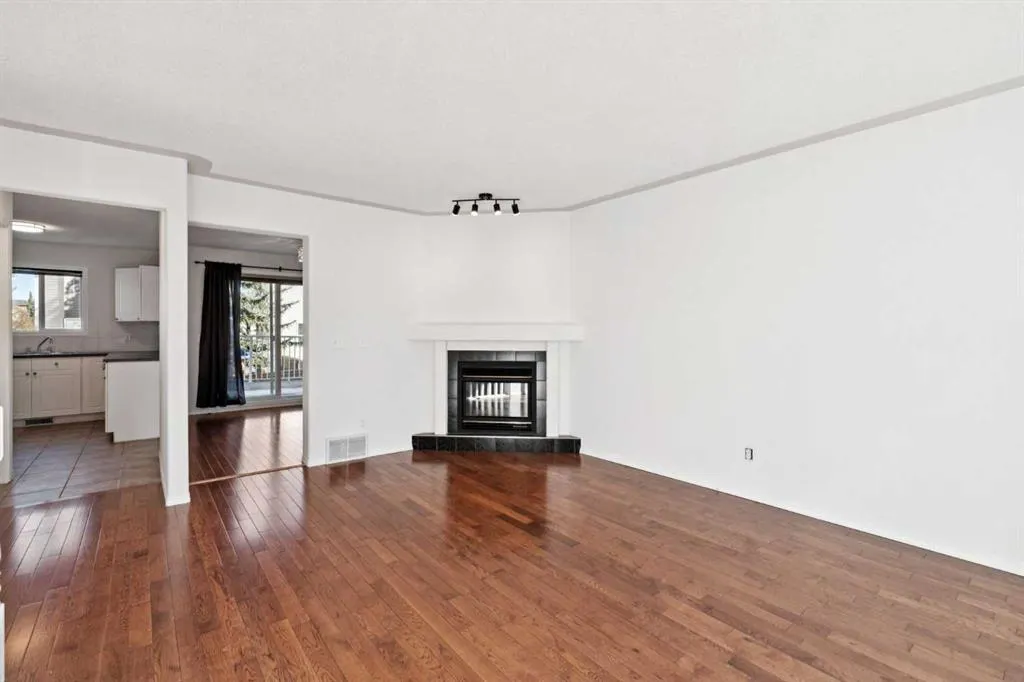 15 Rocky Ridge Gate NW, #19