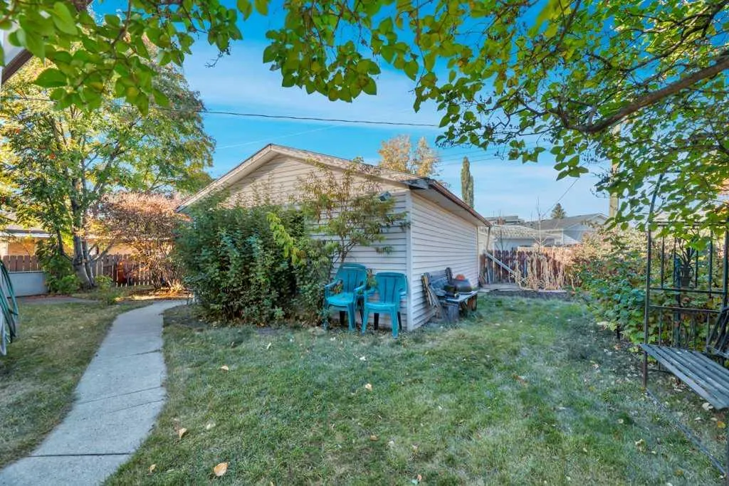 543 Maidstone Drive NE
