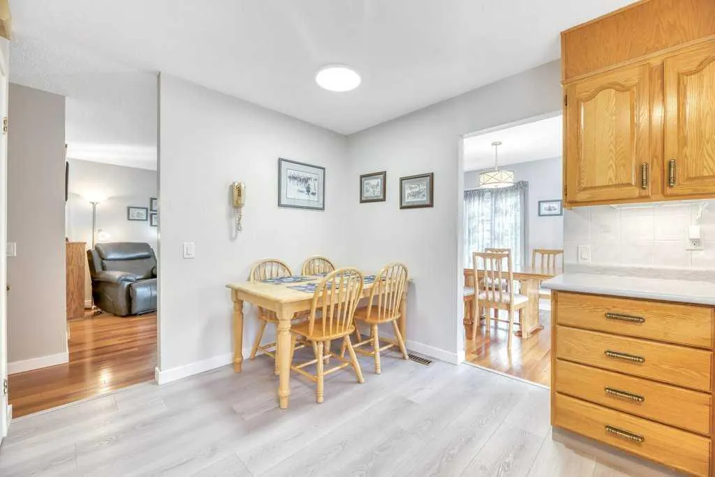 543 Maidstone Drive NE