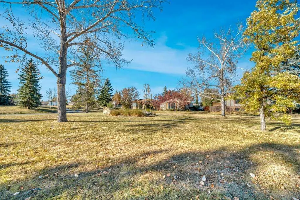 543 Maidstone Drive NE