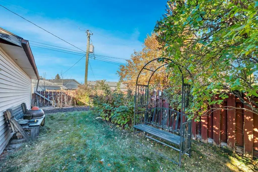 543 Maidstone Drive NE