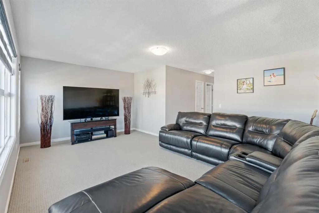 106 Copperstone Close SE
