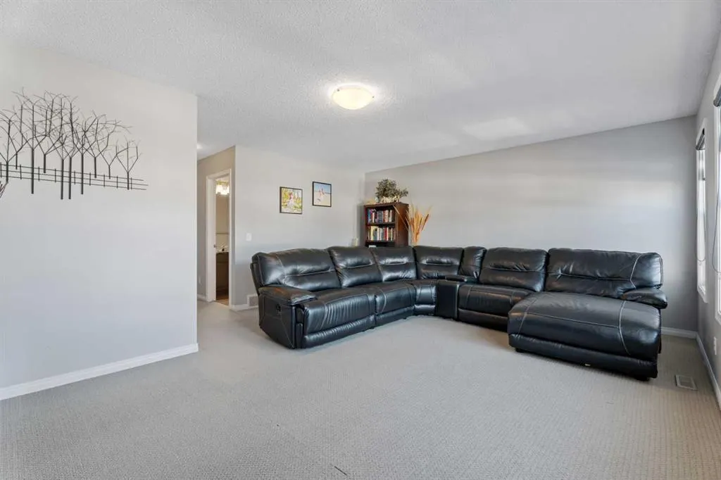 106 Copperstone Close SE