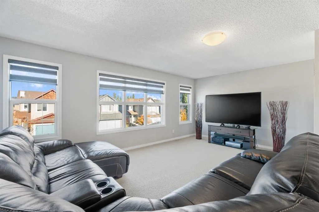 106 Copperstone Close SE