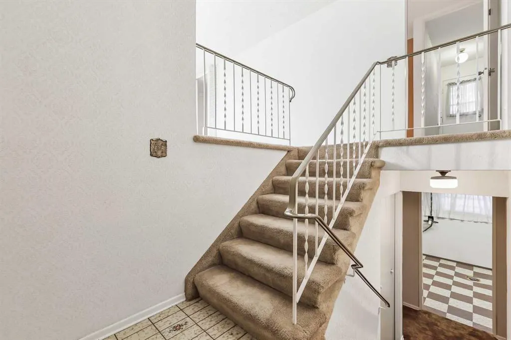 2416 Palliser Drive SW