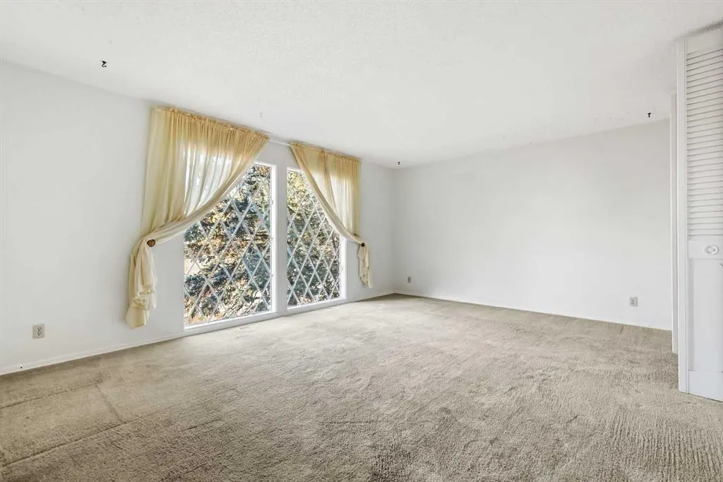 2416 Palliser Drive SW