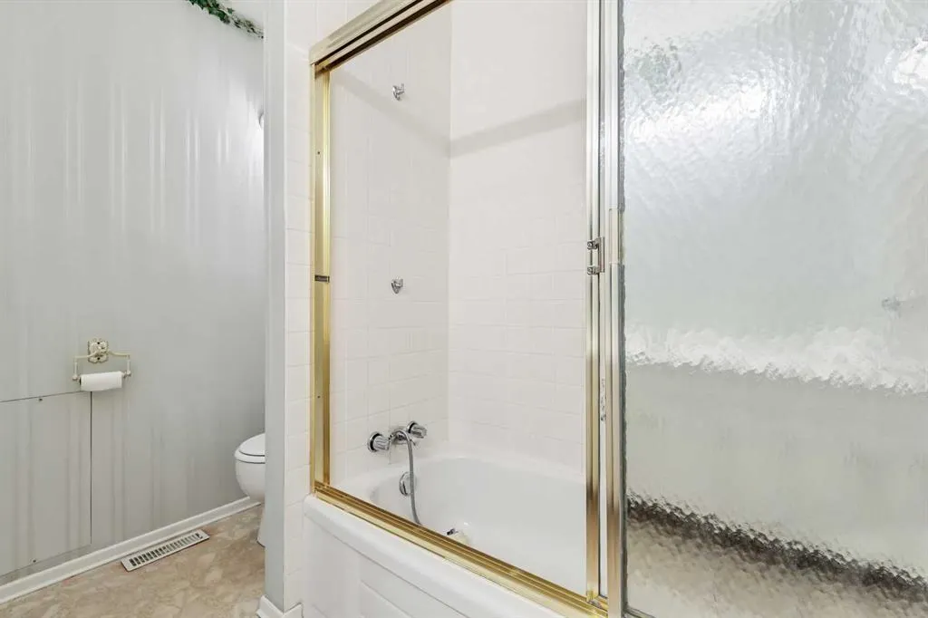 2416 Palliser Drive SW