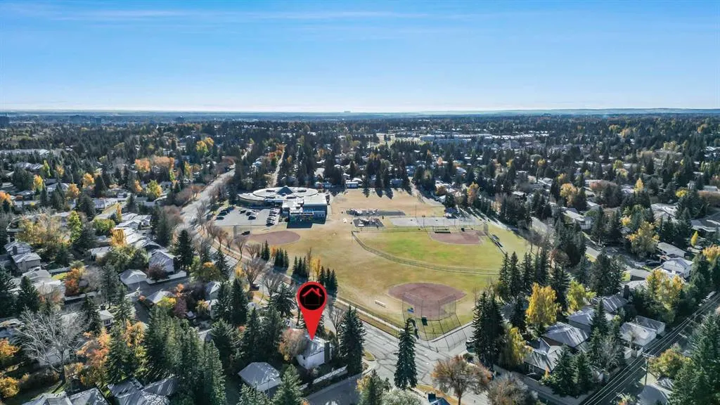 2416 Palliser Drive SW