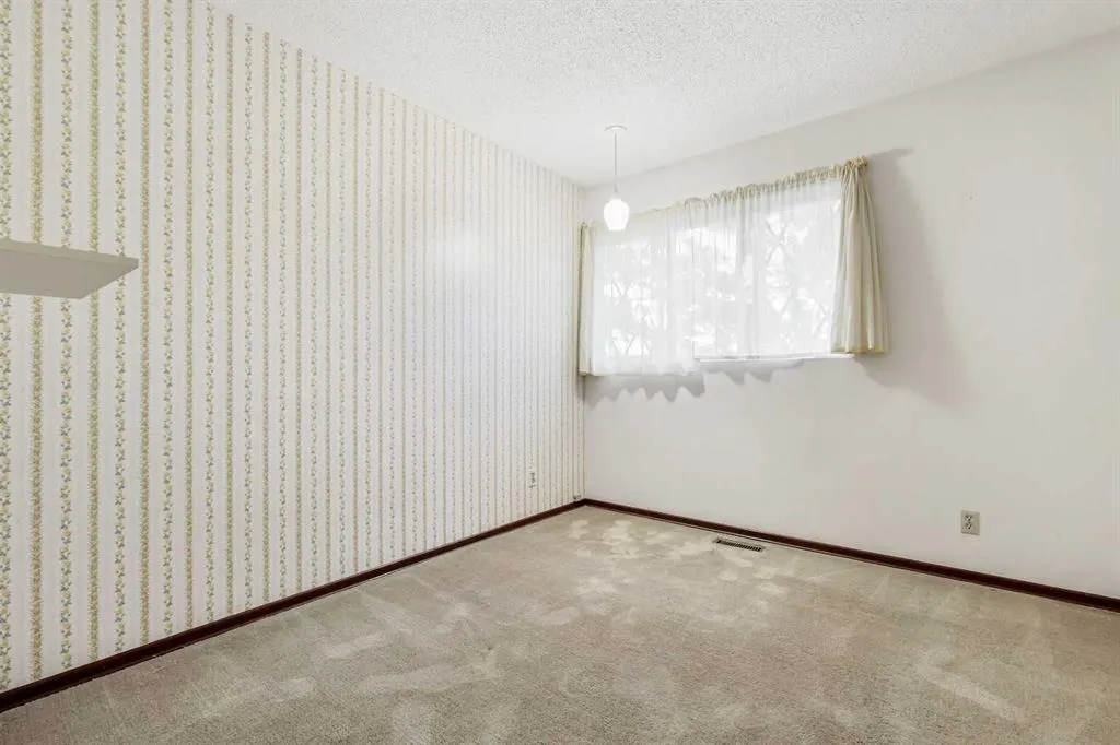 2416 Palliser Drive SW