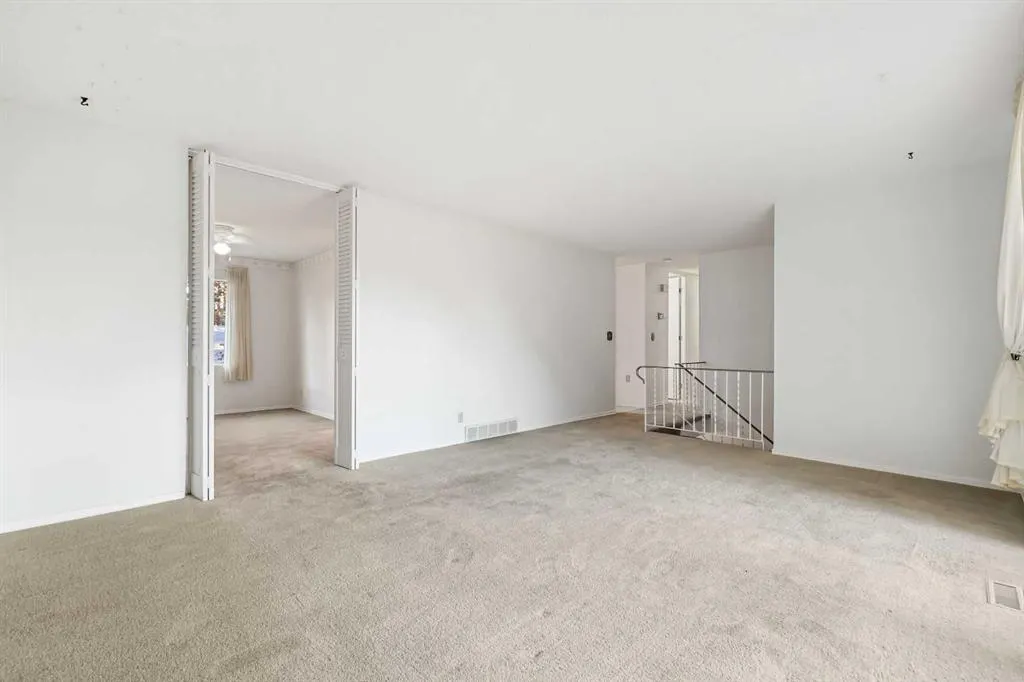 2416 Palliser Drive SW