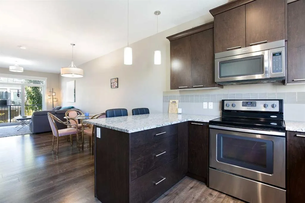 107 Evanston Manor NW