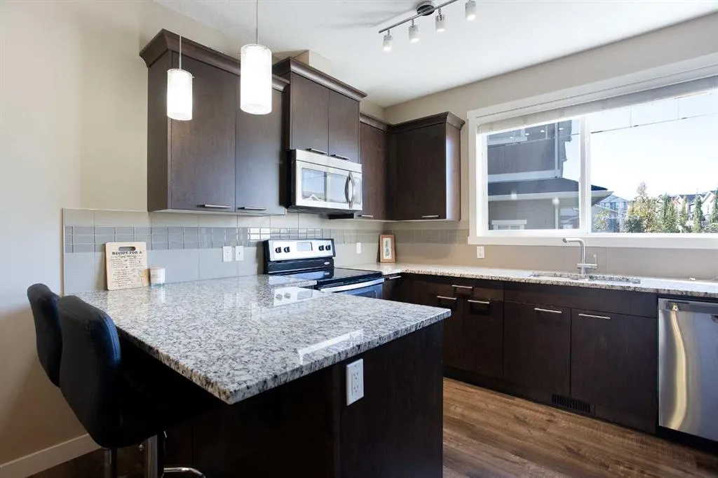 107 Evanston Manor NW