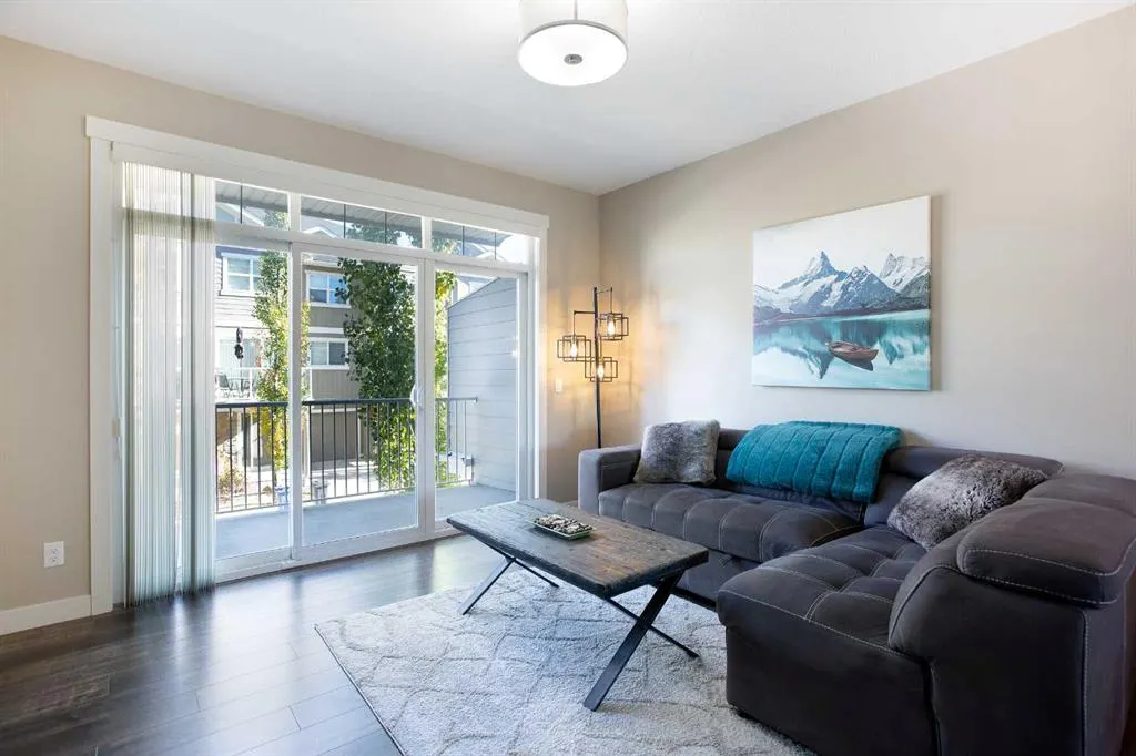 107 Evanston Manor NW