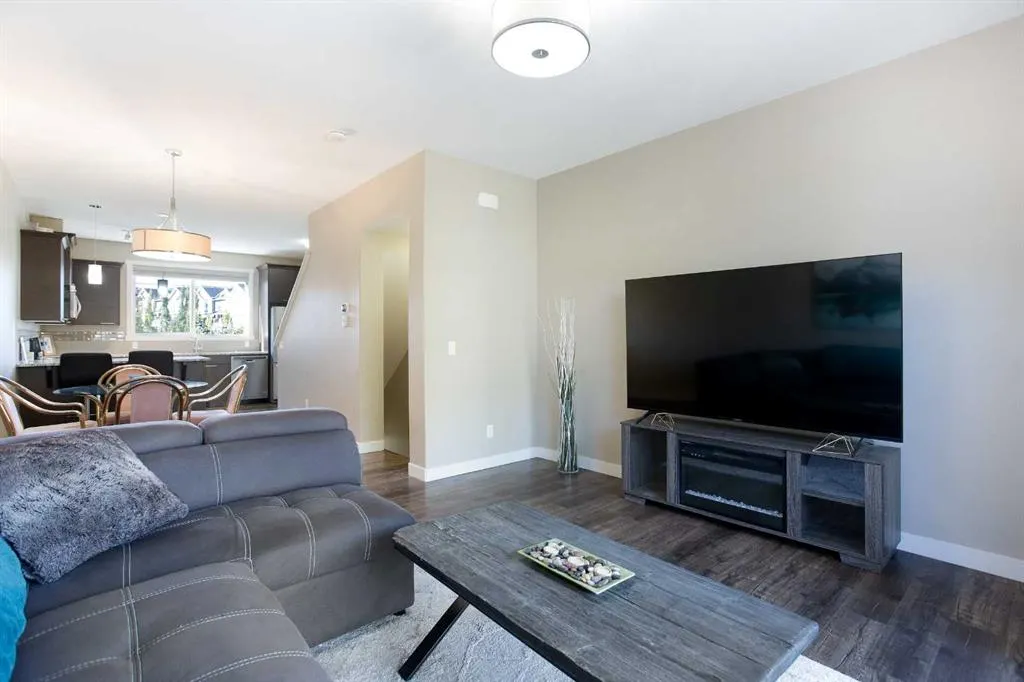 107 Evanston Manor NW