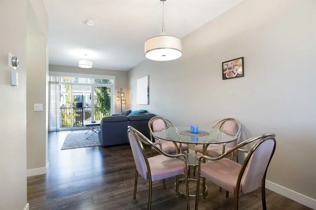 107 Evanston Manor NW