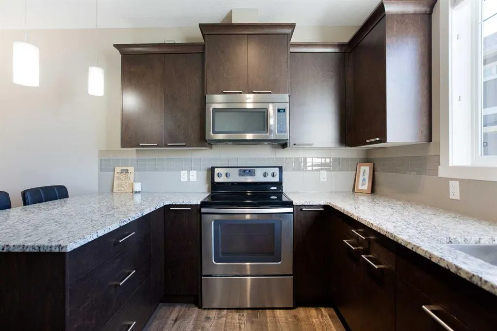 107 Evanston Manor NW