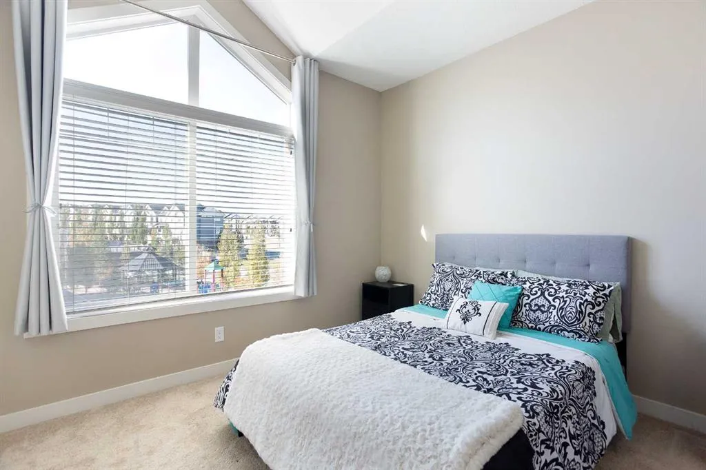 107 Evanston Manor NW