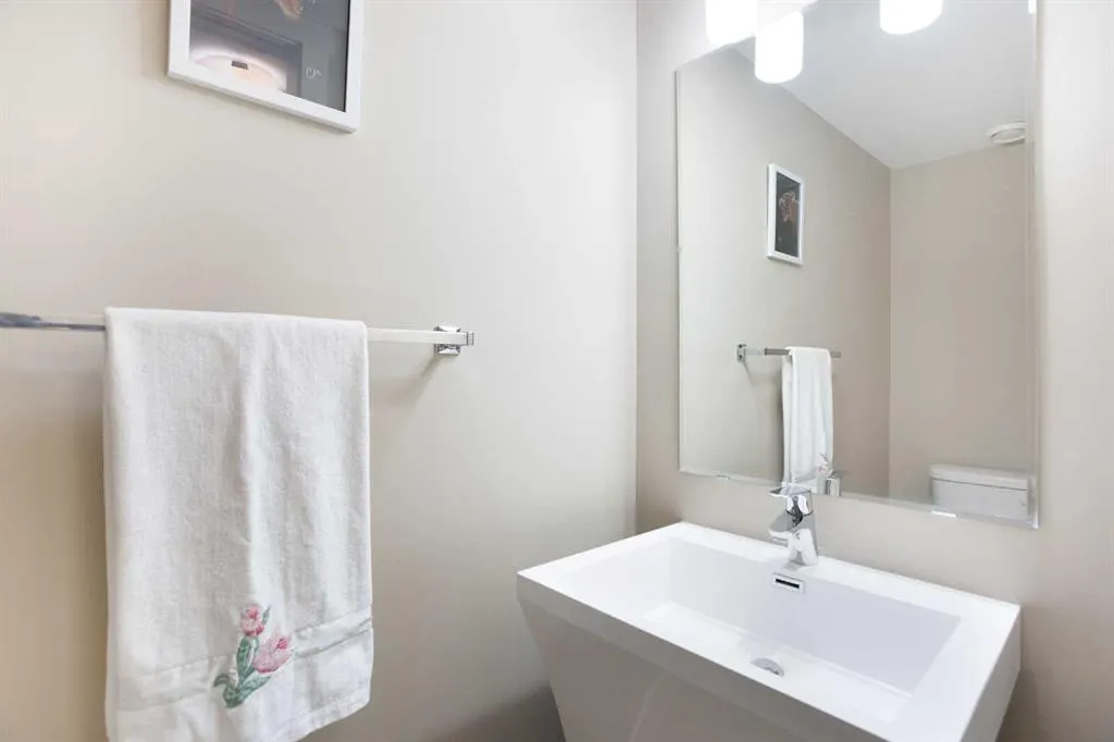 107 Evanston Manor NW