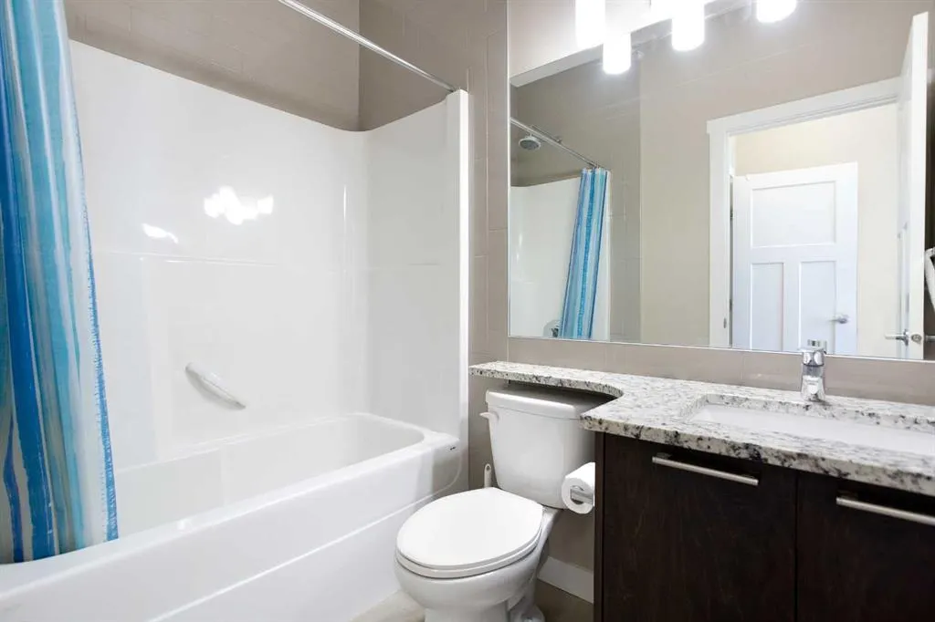 107 Evanston Manor NW