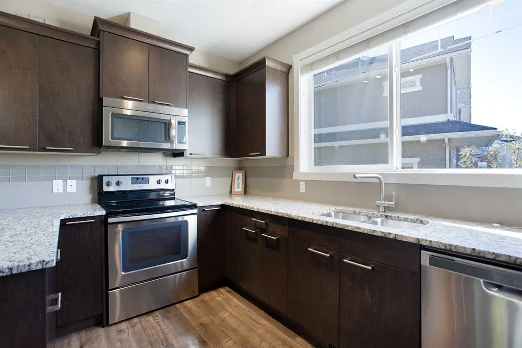 107 Evanston Manor NW