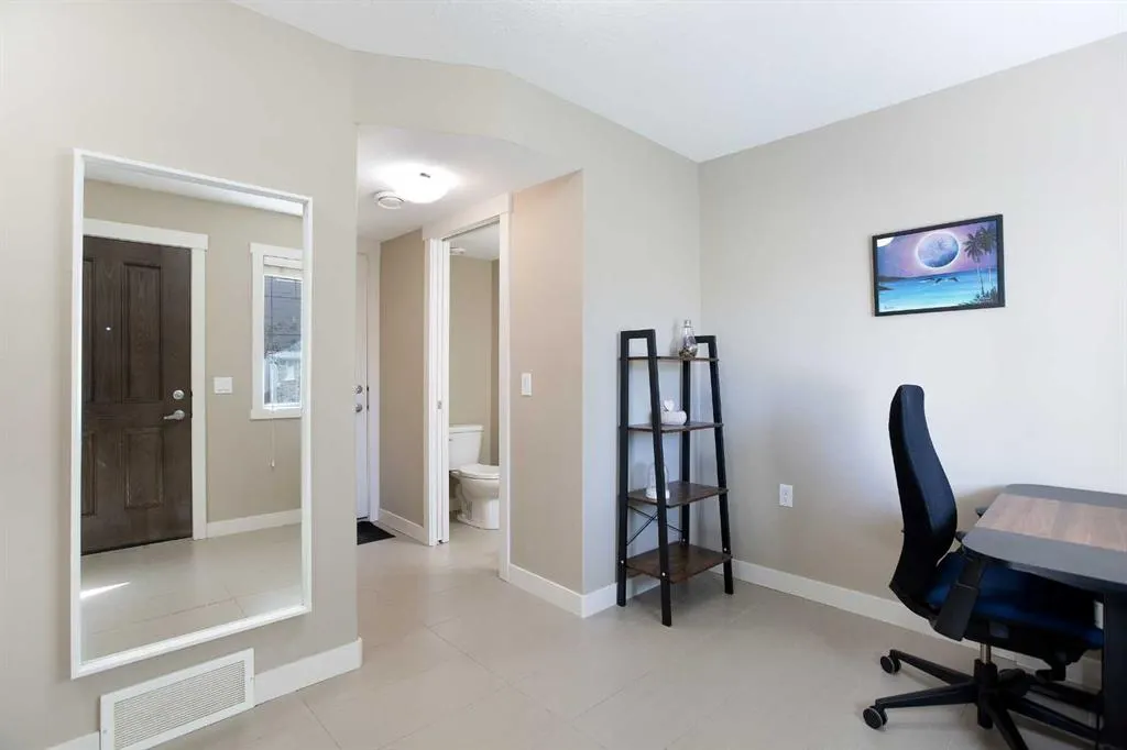 107 Evanston Manor NW